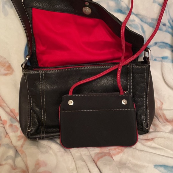Jones New York bag with red interior. Comes with small crossbody that snaps in - Picture 3 of 5